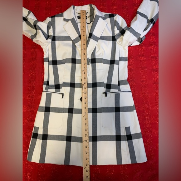 Karl Lagerfeld Paris, Ivory/Black Plaid Long Sleeve Jacket in Women's Size 4 - Picture 4 of 9
